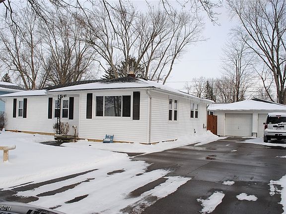 4th image of 963 Roberts St
