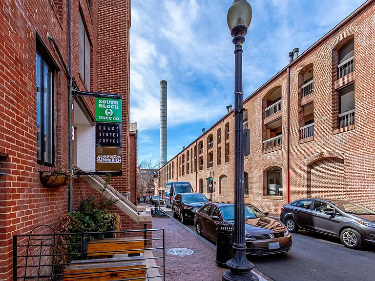 1315 N Ode St #704 — Photo 44