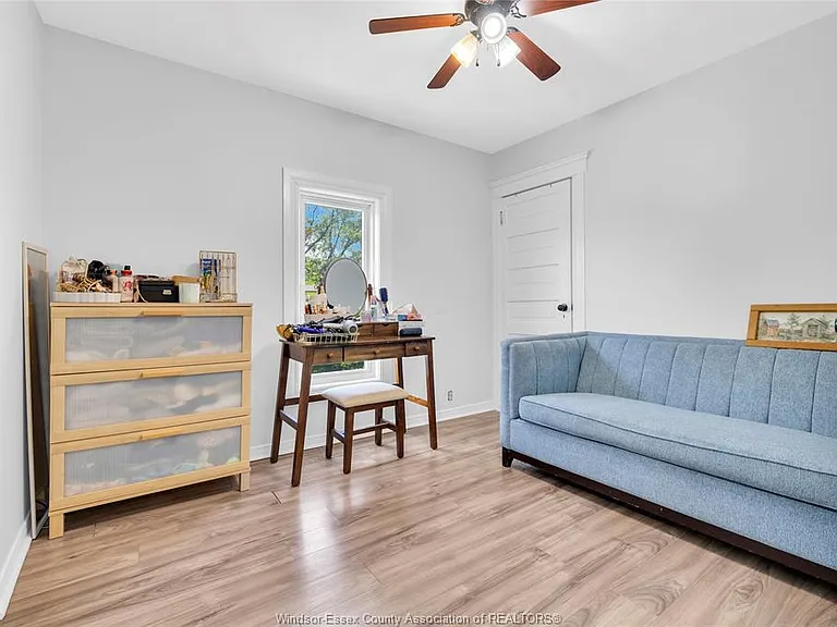 521 Windermere Rd — Photo 23