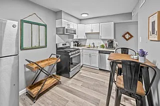 604 Clark St — Photo 34