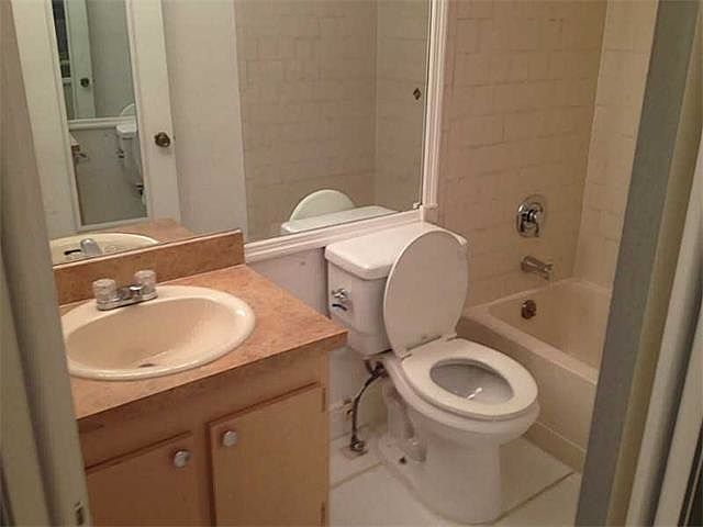 2nd image of 2909 Belmont Ln
