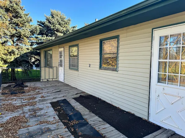 210 Oak St, Ipswich, SD 57451