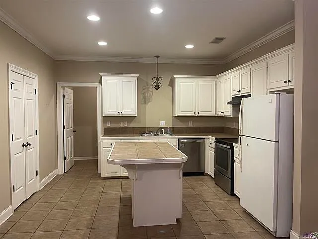 5143 Eastbay Dr — Photo 2