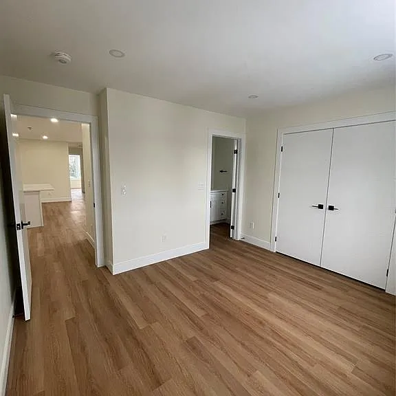 655 Stanley St — Photo 10