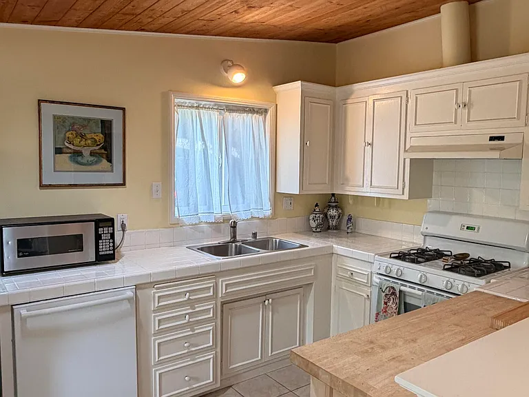 460 San Ysidro Rd #F — Photo 4