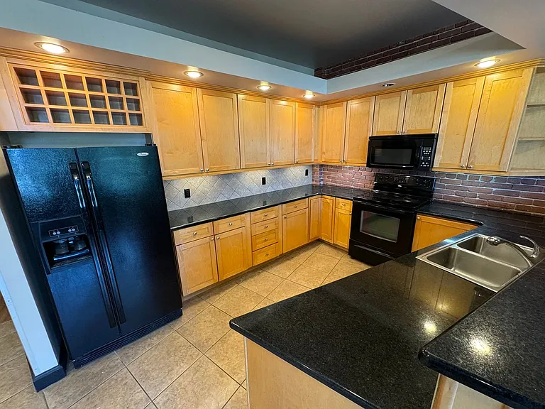 431 W Walnut St #B — Photo 6