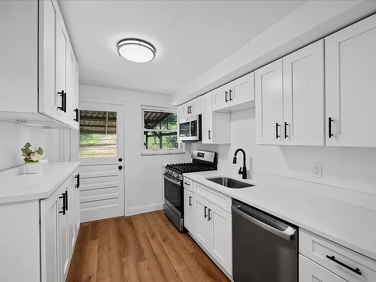 2182 Pauline Ave — Photo 21