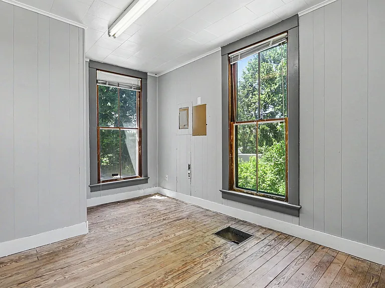 9030 Columbus Rd — Photo 15