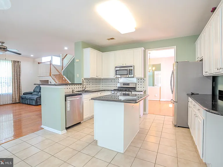 31 Hawthorn Dr — Photo 17