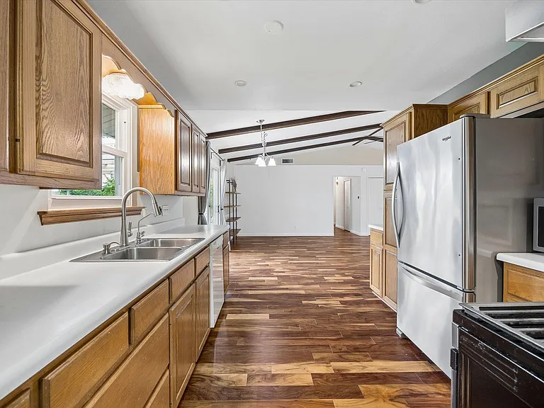 1902 Wooten Dr — Photo 10