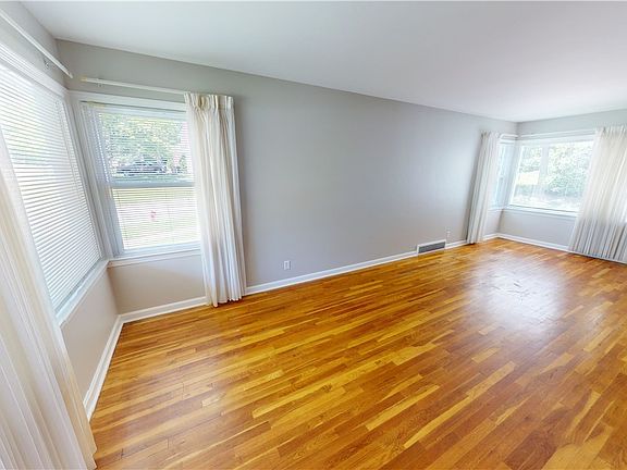 5th image of 2493 N Haven Blvd
