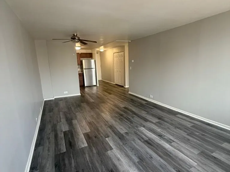 7251 At Waters Edge — Photo 32