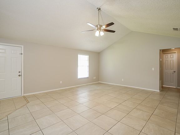 4th image of 2711 Pinewood Blvd N