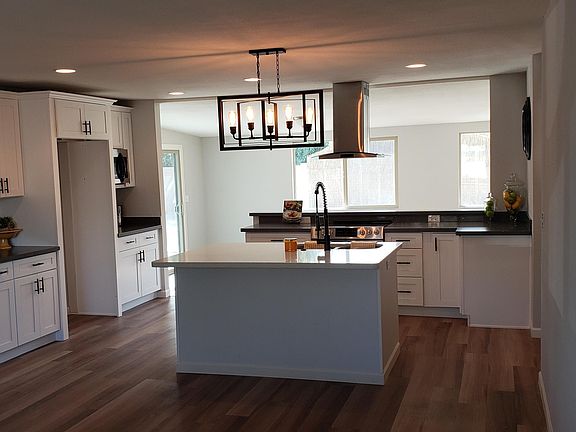 3rd image of 2941 E Michigan Ave