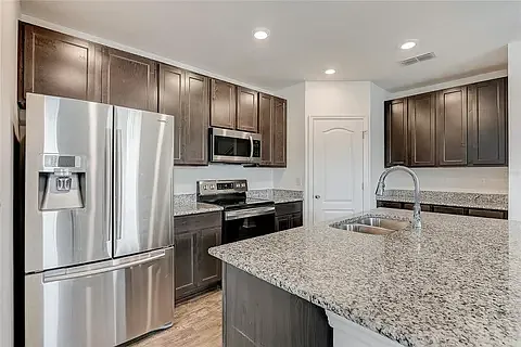 4602 Reisswood Loop — Photo 9