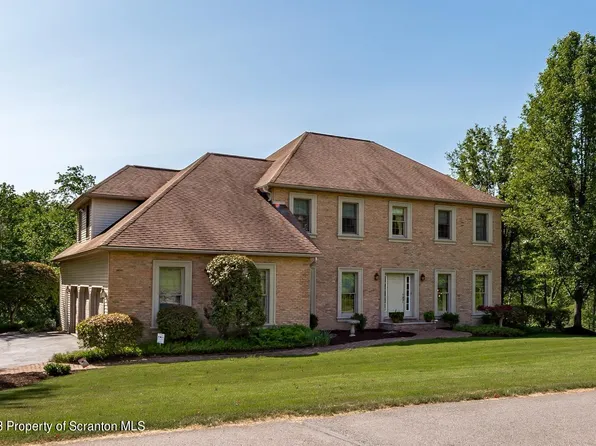 330 Machell Ave, Dallas, PA 18612