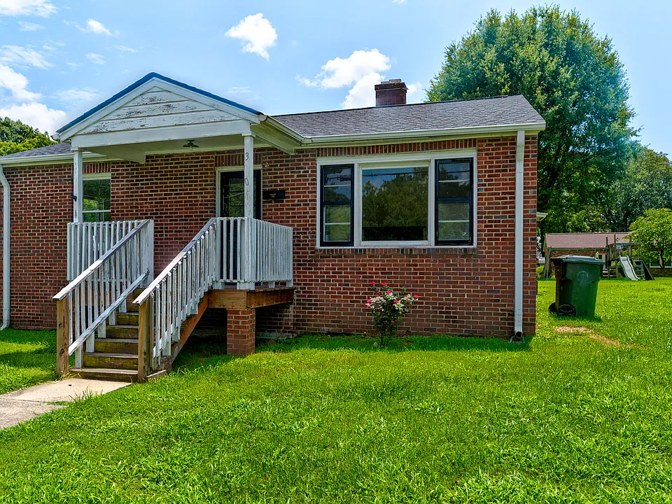 300 E Academy St