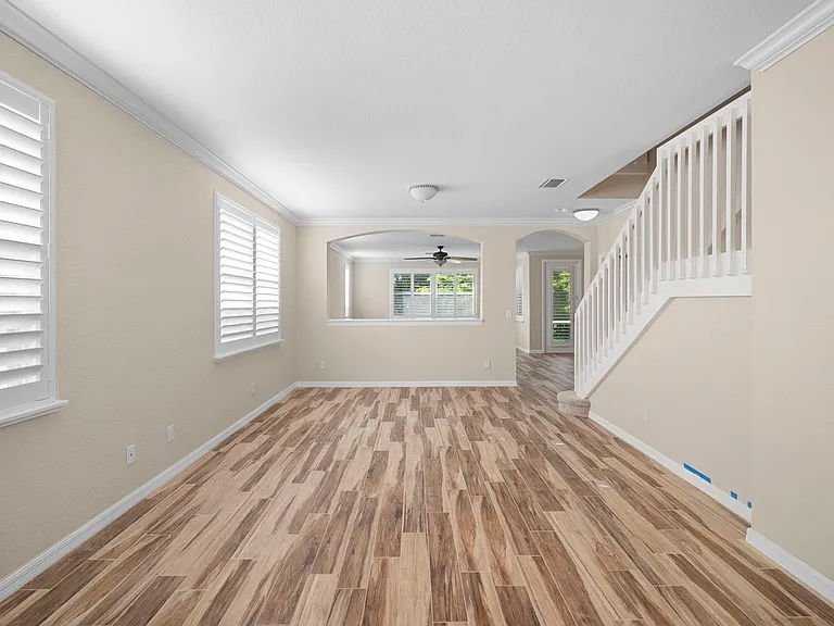 8542 Sumner Ave — Photo 2