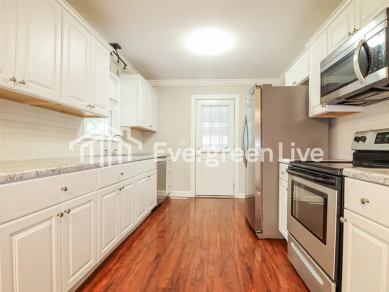 127 Ashdown Dr — Photo 6