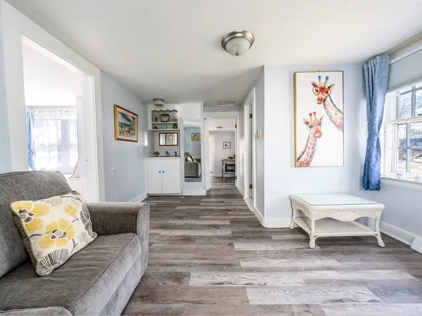 62 Pine Ave, Barnstable, MA 02630