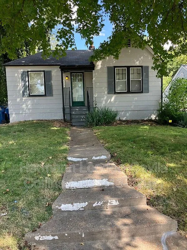 4 bed, 2.0 bath, 988 sqft, $1,325 — Photo 1