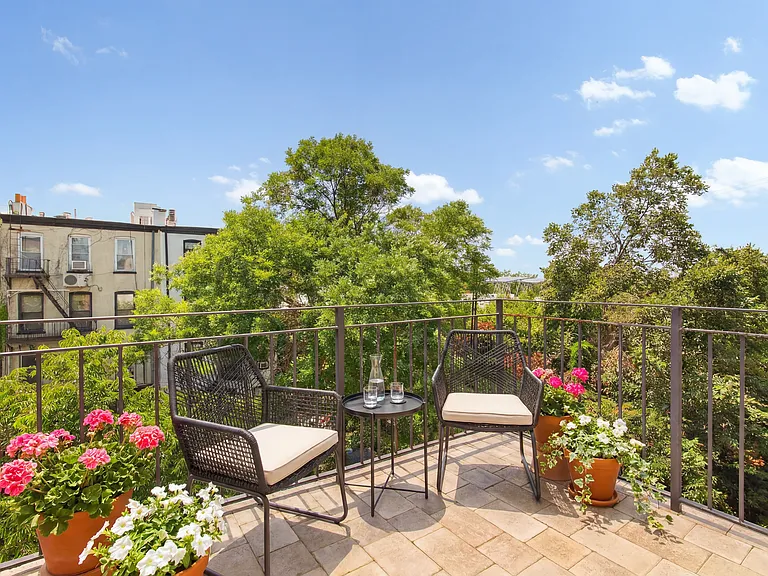 686 Carroll St #4 — Photo 4