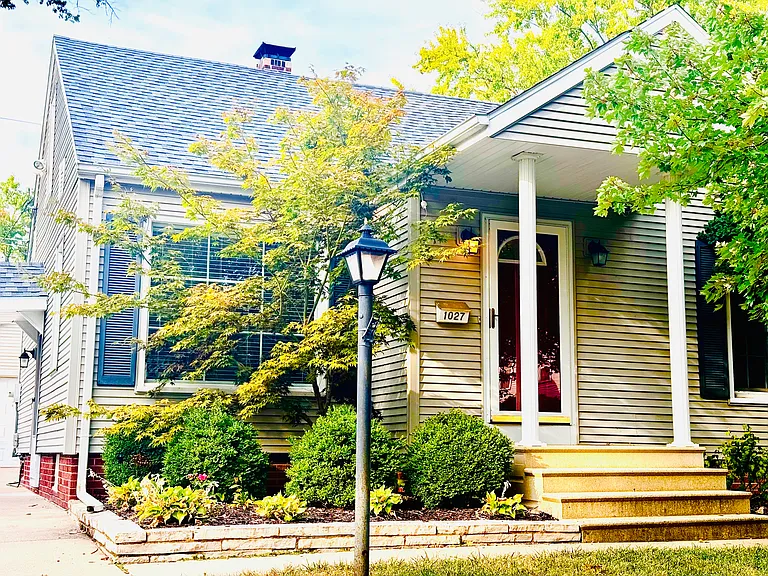 1027 E Elmhurst Ave — Photo 1
