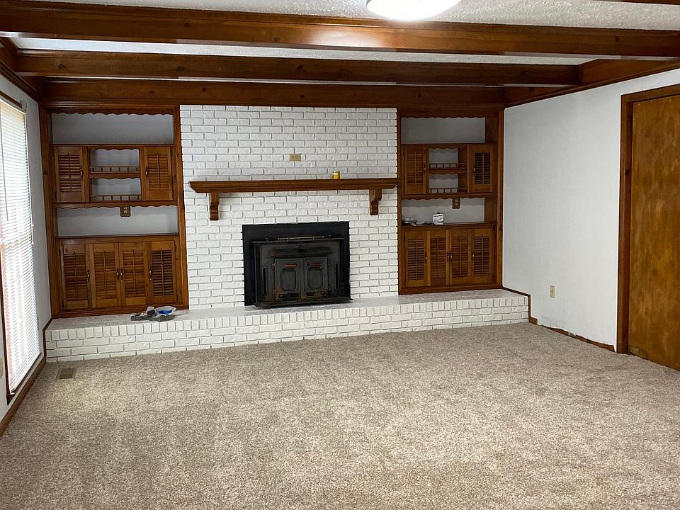Family room, non working fireplace
