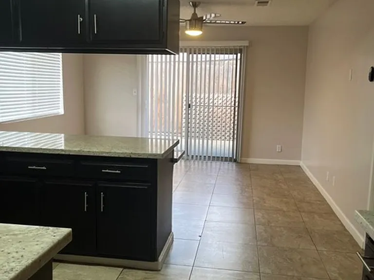 6400 Stockdale Hwy #1-4 — Photo 22