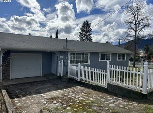 810 NE Madrona Dr, Myrtle Creek, OR 97457