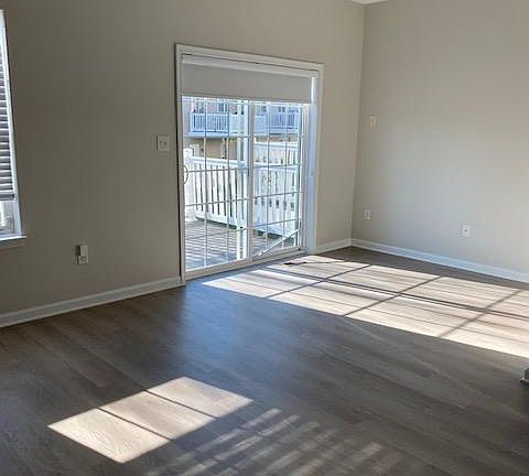 3rd image of 796 Jacobsen Cir