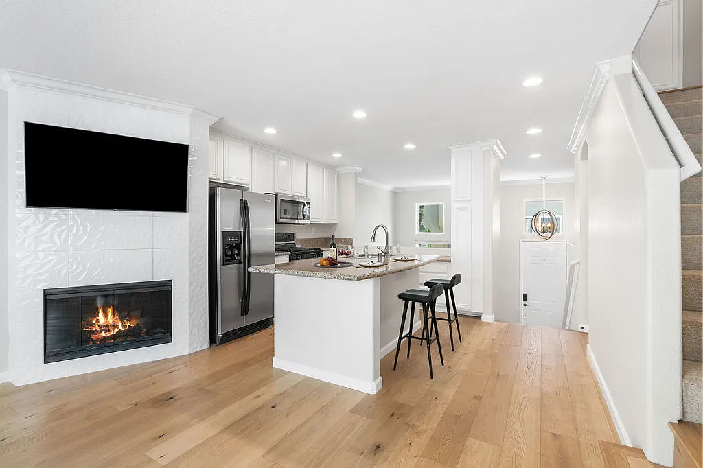 2 bed, 2.5 bath, 1202 sqft, $3,900 — Photo 1