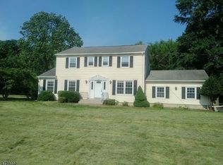 95 Barley Sheaf Rd, Flemington, NJ 08822