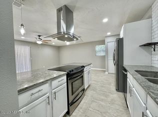 2235 Looking Glass Ln, Jacksonville, FL 32210