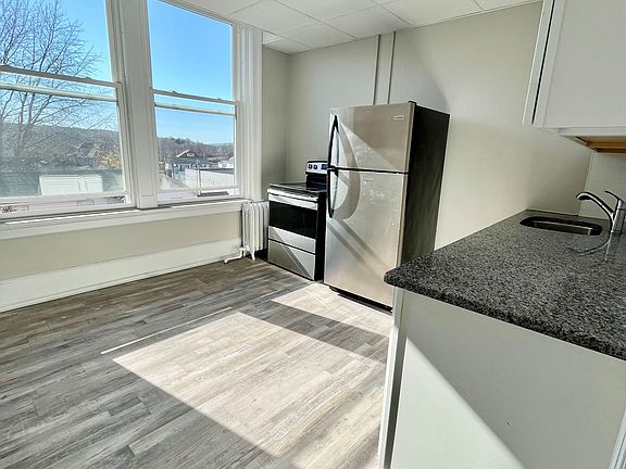 3rd image of 102 Delaware Ave #3