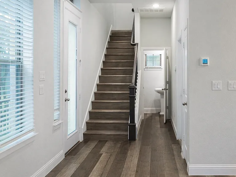 1115 Manacor Ln — Photo 18