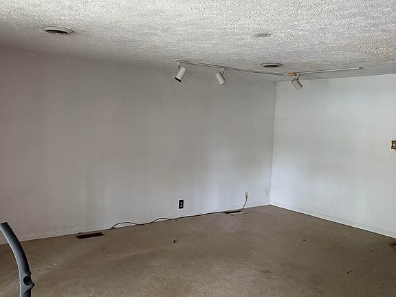 3rd image of 741 Patterson Dr