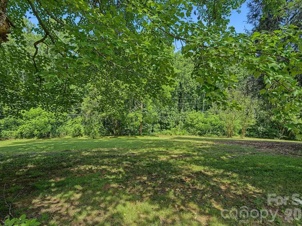 379 Chunns Cove Rd, Asheville, NC 28805
