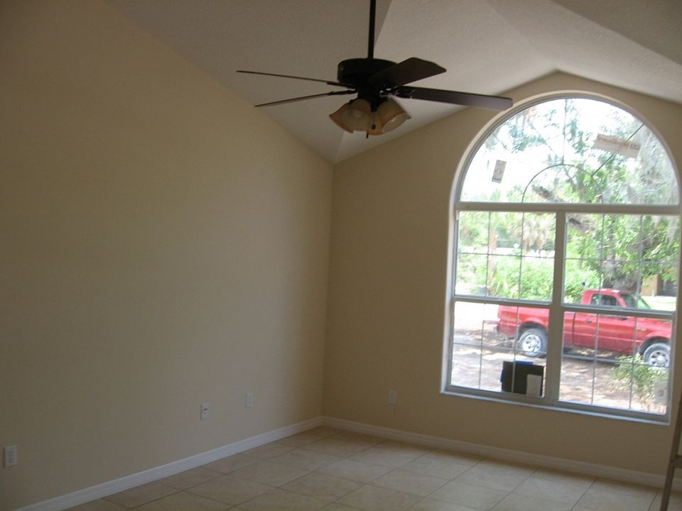 2nd image of 602 SE 10th Ave