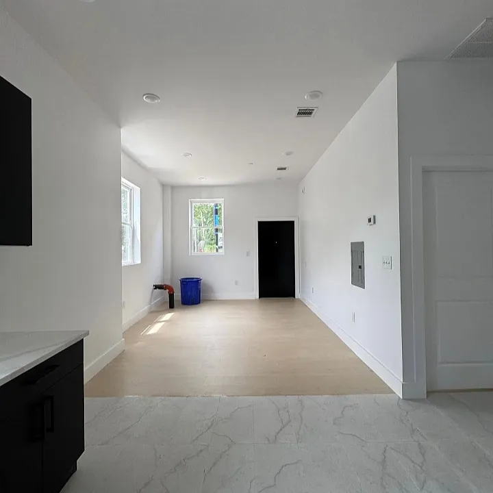 12 Thomas St #2L