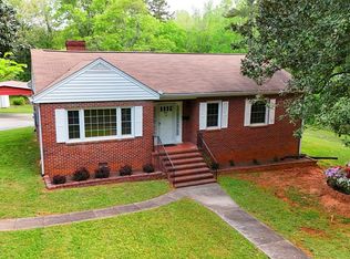 516 Berry St, Chase City, VA 23924
