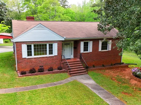 516 Berry St, Chase City, VA 23924