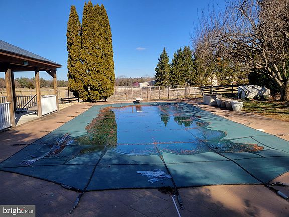 3rd image of 12000 Valley View Dr