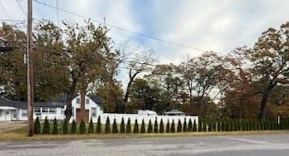 1st image of 21 Locust Avenue
