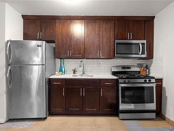 4th image of 133 Sunnyside Ave