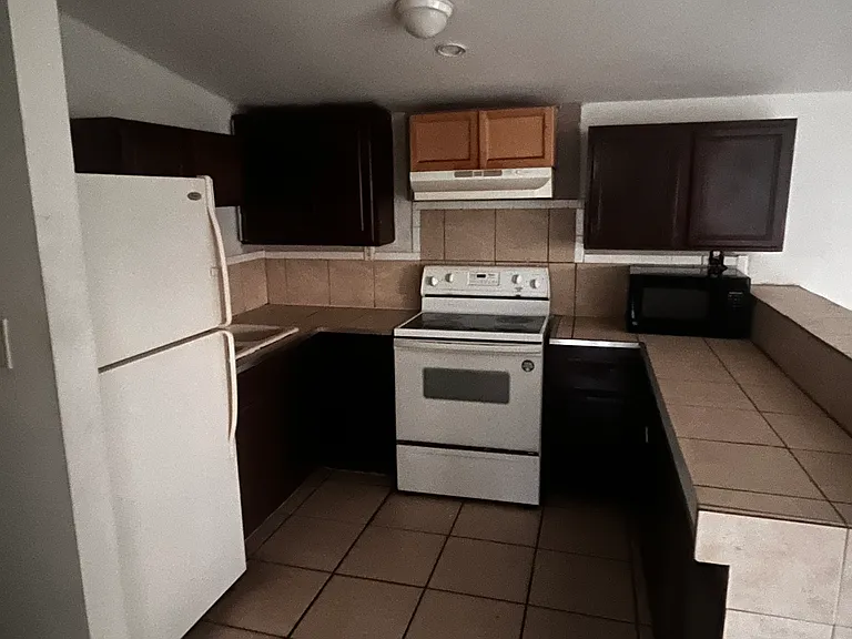2735 Lucille St — Photo 5