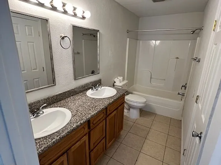 6038 W Adams St — Photo 9