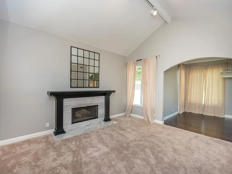 2406 La Mesa Ct — Photo 4