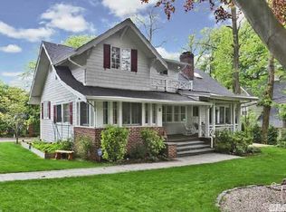 11 Summit Rd, Port Washington, NY 11050