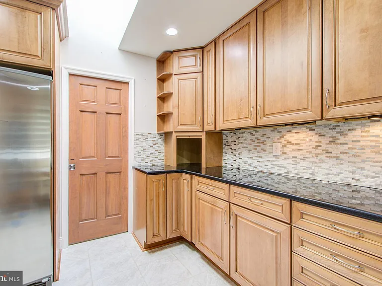 9203 Cedarcrest Dr — Photo 15